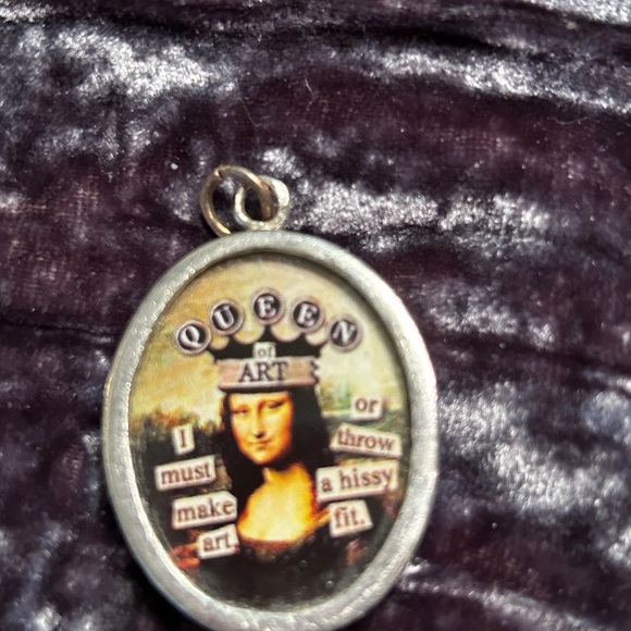 Mona Lisa Arty Pendant for necklace and your best artist friend or yourself! - Picture 3 of 3